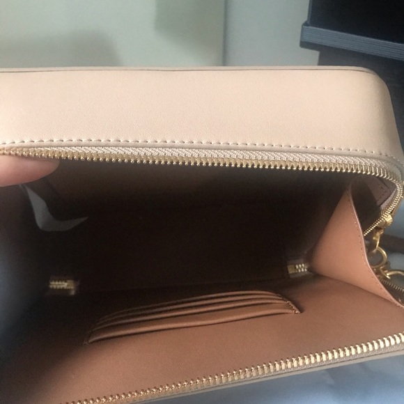 Charles & Keith Crossbody - Picture 4 of 9